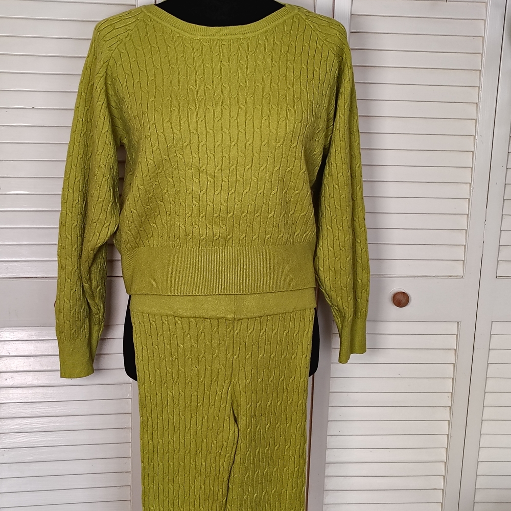 Daisy Green Cable Knit Sweater & Leggings Set Size L – Like New